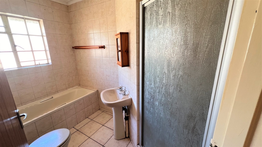 3 Bedroom Property for Sale in Langenhovenpark Free State